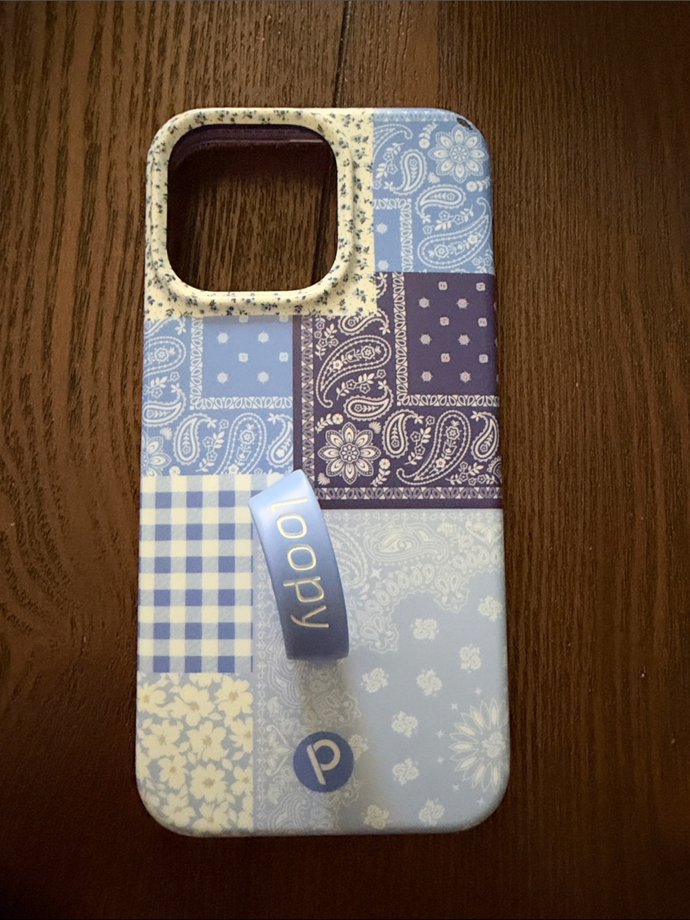 Bandana Blues - Apple / iPhone 15 Pro Max (6.7" Screen) / Righty